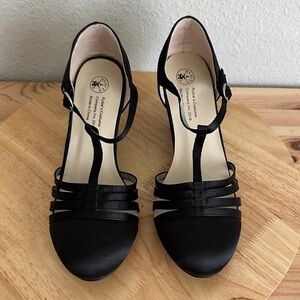 Womens Lucy Low Heel Costume Footwear 7 new